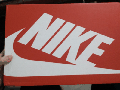 反正目前依然是耐潮牌信息克卖的最好的鞋款之一（Nike华莱士蓝黑开箱赏析 耐克Huarache Ultra上脚测评）