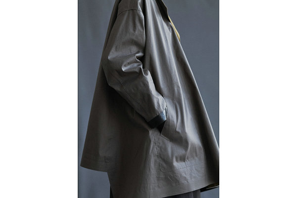  Ys x Mackintosh 全新联乘大潮牌衣系列 即将在 7 月 13 日上市（Y's x Mackintosh 全新联乘大衣系列公布，两色可选）