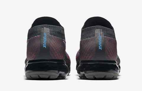 鞋侧Swoosh Logo 及后跟潮牌汇潮牌网细节采用 3M 反光材质打造（Nike Air VaporMax彩虹配色怎么样 Air VaporMax “Blue Lagoon”深度赏析）