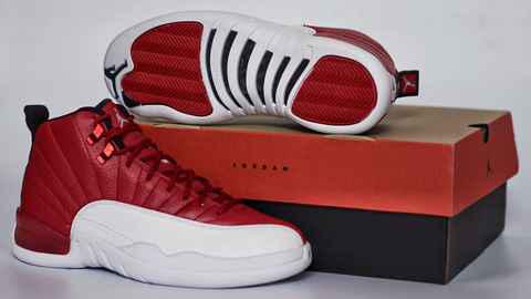 球鞋自身条件也潮牌是很重要的因素（Air Jordan 12 'Gym Red' 开箱图 AJ12 Gym Red细节赏析）