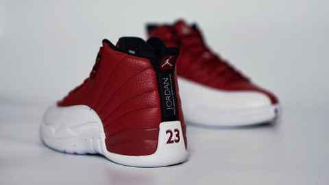 球鞋自身条件也潮牌是很重要的因素（Air Jordan 12 'Gym Red' 开箱图 AJ12 Gym Red细节赏析）