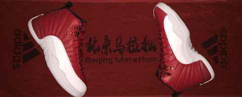 球鞋自身条件也潮牌是很重要的因素（Air Jordan 12 'Gym Red' 开箱图 AJ12 Gym Red细节赏析）