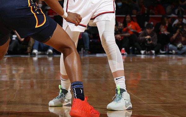  日前 Nike 专为 WNBA 球星 Elena Del潮牌汇潮牌网店le Donne 量身定做的首款签名鞋 DELDON 1 正式亮相（耐克 DELDON 1 签名鞋亮相，专为 WNBA 球星打造）