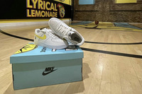 近期 YouTube 千万粉丝博主潮牌资讯 Cole Bennett 也晒出了联名设计（耐克 x Cole Bennett 全新联名 AF1 Low 鞋款曝光）