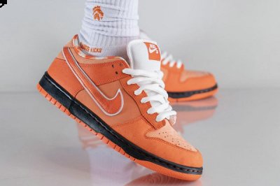 CONCEPTS 依旧围绕着潮牌商城 Nike SB Dunk 鞋型为基础设计（橙龙虾 SB Dunk 联名鞋款上脚图亮相，发售不远了？）