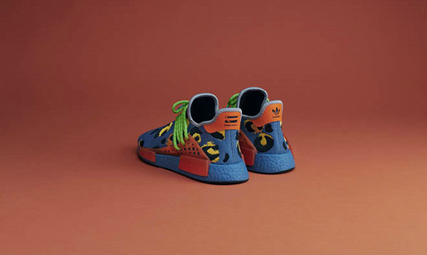 请关注 Adidas潮牌资讯 品牌官网及网店 （阿迪达斯 x 菲董全新联名 Hu NMD「Animal Print」鞋款来袭）
