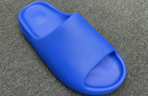 YEEZY Slide 全新“Blue”配色鞋款-2.jpg