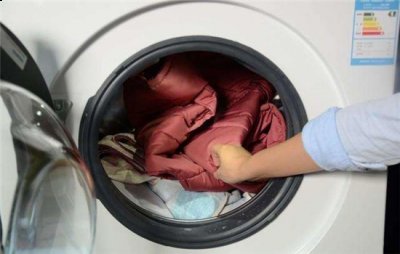 而且根据情况与其他贴身衣物分开洗 潮牌冬季如何御寒提醒（瑜伽服可以用洗衣机洗吗_瑜伽服能用洗衣机洗吗 ）