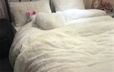 水晶绒和牛奶绒的区别 水晶绒面料的优缺点  2022秋冬潮牌新款推荐（水晶绒和牛奶绒的区别 水晶绒面料的优缺点 ）