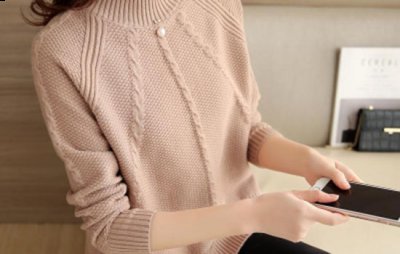  4、口红/粉底：先用纸巾轻轻擦拭哪种潮牌品牌比较好看？（毛衣上有头发渣怎么办 这几种方法值得尝试 ）