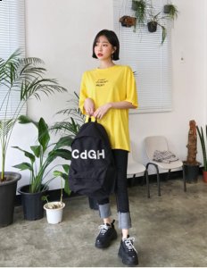 丝毫不输牛仔短裤 2022秋冬潮牌新款推荐（黄色t恤搭配 这四种搭配非常抢眼 ）