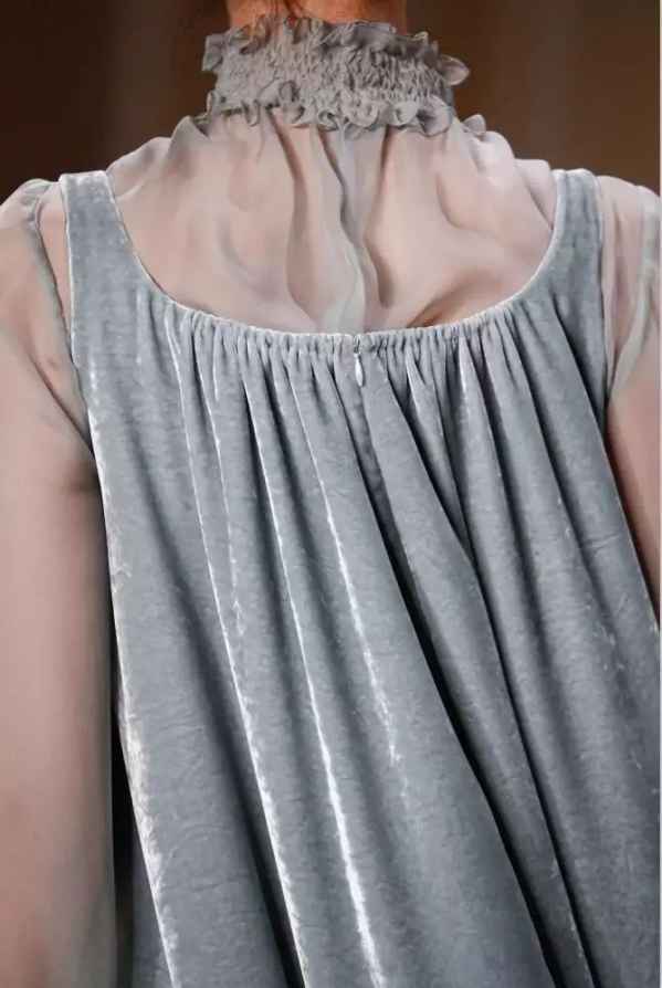 穿丝绒的女人，美极了  2022秋冬潮牌新款推荐（穿丝绒的女人，美极了 ）