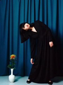能够拉长脚背的视觉效果 潮牌冬季如何御寒提醒（矮个子女生平底鞋怎么搭配 平底鞋一样让你显高5CM ）