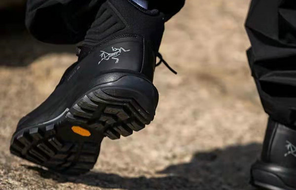  Beams x 始祖鸟全新联名 AERIOS AR MID 鞋款系列 即将在 3 月 26 日率先登录 Arcteryx 精品店开售 潮牌冬季如何御寒提醒（Beams x 始祖鸟全新联名 AERIOS AR MID 鞋款系列即将登场）