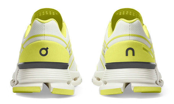 并选用了来自初代竞速跑鞋 Cloudflash 的荧光鞋面与 Cloudnova 的舒适鞋底融合制作 2022秋冬潮牌新款推荐（On 昂跑全新 Cloudnova Z5 鞋款发售在即，速度与时髦兼备）