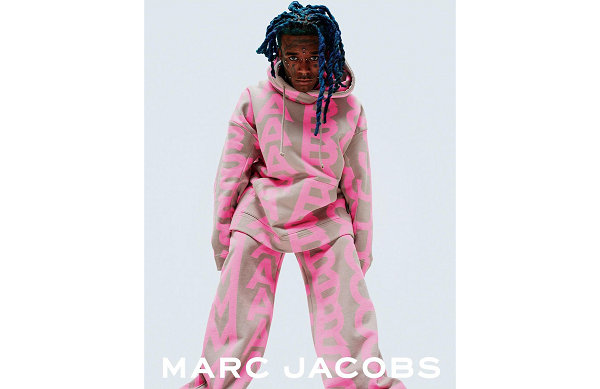 诸如粉红、灰褐以及米、黑等鲜艳色调装扮印花 潮牌冬季如何御寒提醒（Marc Jacobs 2022 春季系列出炉，Lil Uzi Vert 演绎）