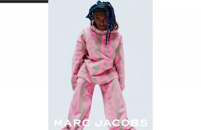 诸如粉红、灰褐以及米、黑等鲜艳色调装扮印花 潮牌冬季如何御寒提醒（Marc Jacobs 2022 春季系列出炉，Lil Uzi Vert 演绎）