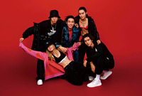 明亮大胆的配色、经典铆钉扣翻领时尚有型 潮牌冬季如何御寒提醒（Calvin Klein 2023全新兔年新春系列单品发售）