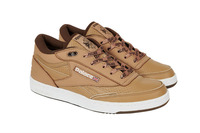 此番带来了以 Reebok 经典款「Club C II Mid Revenge」为设计蓝本的联名鞋款 2022冬季潮牌新款推荐（PALACE x 锐步联名鞋款即将发售）