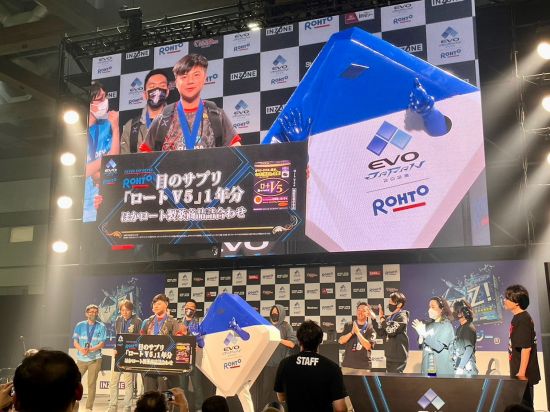 Xiaohai小孩在第一回合稍稍有些紧张 哪种潮牌品牌（EVO Japan 2023《拳皇15》决赛揭晓 中国选手小孩夺冠）