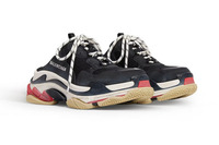 喜欢的可以前往选购了 2023潮牌新款推荐（巴黎世家 Triple S Mule 最新穆勒鞋款系列开售）