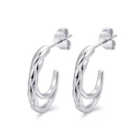 将新时代女性潇洒利落、独立自信的内在气质展露无疑 2023潮牌新款推荐(周迅:解锁律政佳人的AB面) 将新时代女性潇洒利落、独立自信的内在气质展露无疑 2023潮牌新款推荐(周迅:解锁律政佳人的AB面)