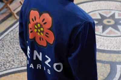 KENZO 全新“Boke Flowe潮牌资讯r”系列发布，红色花朵图案