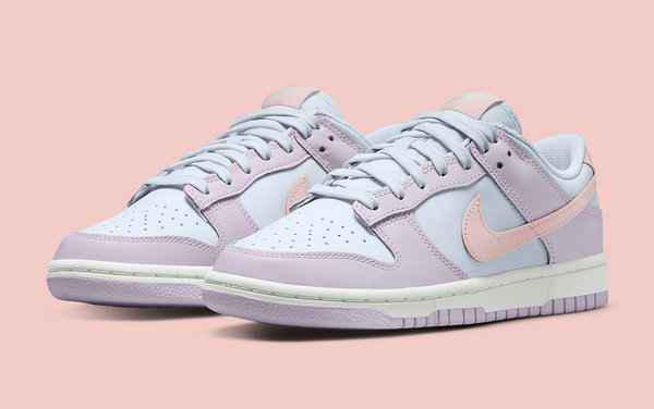 而眼前这款 Nike Dunk Low 则以婴潮牌儿蓝/丁香紫/樱花粉三重色调拼接而成（复活节 Dunk Low 全新“Easter”配色鞋款抢先预览）