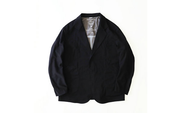 这边品牌的另一组潮牌信息联名企划也正式入场（白山 White Mountaineering BLK x sulvam 全新联名系列上架）