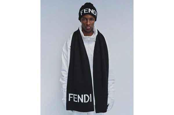 由 100% 再生潮牌鸭毛制成（Fendi 芬迪 2021 冬季滑雪服系列曝光，坚持环保原则）