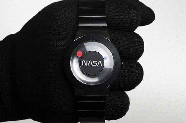 并预备了灰白潮牌品牌与黑白两色可选（NASA x Anicorn 全新联名「太空手表」系列曝光，限量 150 枚）