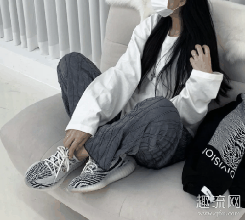 ​Yeezy350白斑马穿搭配图分享 Yeezy白斑马氧化后很丑吗