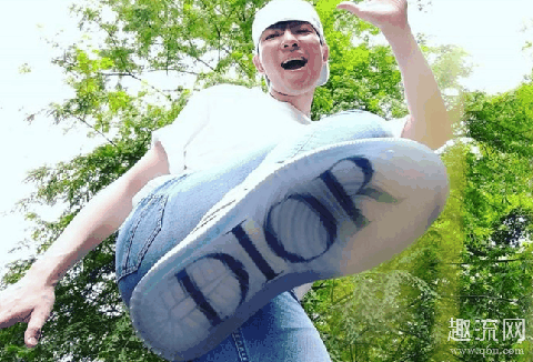 萧敬腾上脚​AJ1 x Dior,和周董撞鞋雨神很可开心!