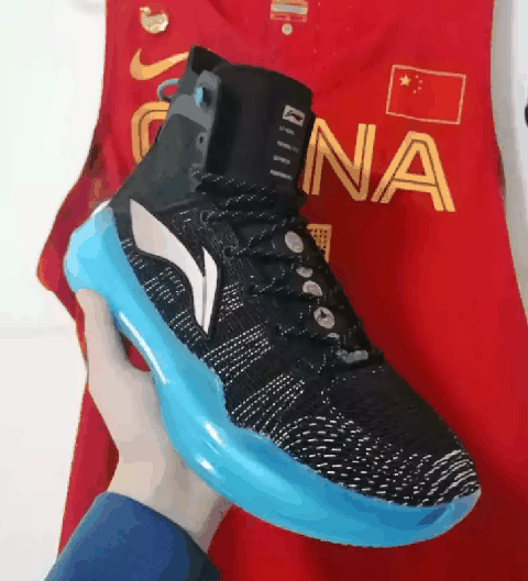 AJ34和驭帅13对比测评,最强旗舰鞋花落谁家?