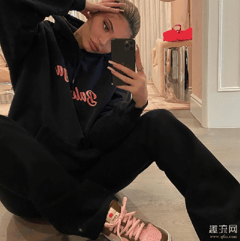 Kylie上脚 Stussy x Dunk SB Travis Scott与Kylie复合了吗