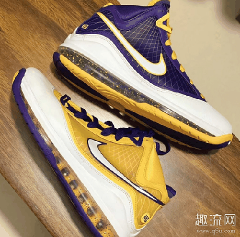 詹姆斯上脚LeBron 7湖人鸳鸯配色 LeBron 7湖人鸳鸯配色售价如何