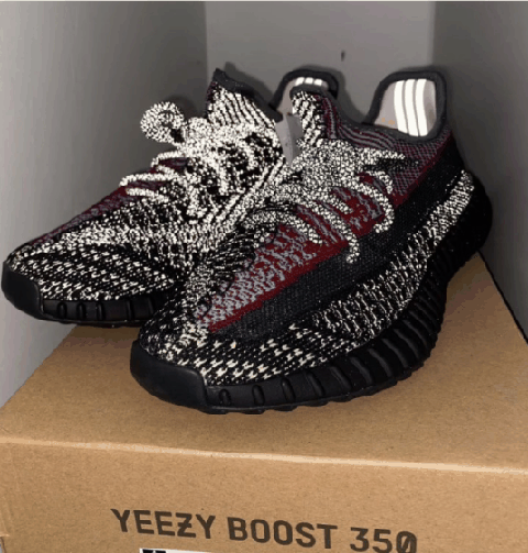 Yeezy350v2满天星黑红开箱测评 Yeezy350v2满天星黑红发售要多少钱