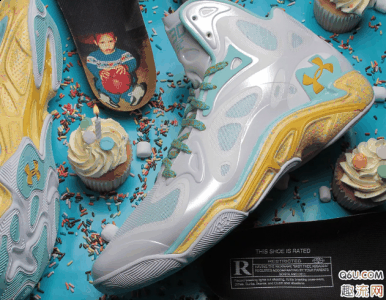 延续了前作Under Armour Anatomix Spaw潮牌资讯n的Curry 1 Splash Party正式亮相！ 内衬的庆祝彩纸（库里生日配色球鞋有哪些 库里1代~6代生日配色鞋款盘点）