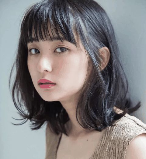  适当地打潮牌信息薄一点（女生“自然系”的发型有哪些 女生“自然系”的发型盘点）