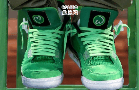 在鞋舌处印有Wahlberg 的潮牌信息个人 Logo！ Air Jordan 4 Laser NRG （AJ4即将发售鞋款有哪些 AJ4即将发售鞋款清单）