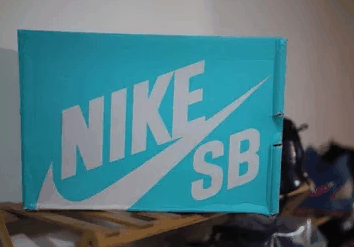 鞋款上脚潮牌品牌还不错（耐克Dunk SB 桃乐茜开箱测评 耐克Dunk SB 桃乐茜实物欣赏）