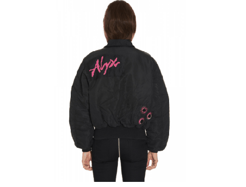 而这次的最新伙伴潮牌品牌则是人气非常高的 ALYX（ALYX Bomber Jacket 好看吗 KM20 联手 ALYX 限定 Bomber Jacket上市时间）