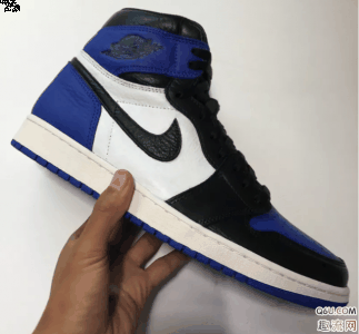 那么这双AJ1黑蓝脚趾多少钱呢？AJ1黑蓝脚趾细节图好看吗？AJ1黑潮牌蓝和黑红脚趾哪个好看呢？下面就和趣流网的小编一起来看一下关于AJ1黑蓝脚趾的相关信息（AJ1黑蓝脚趾多少钱 AJ1黑蓝和黑红脚趾哪个好看）