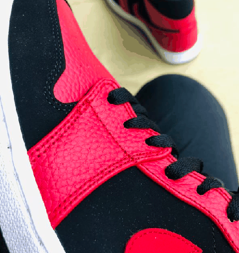 AIR JORDAN 1 MID黑红开箱测潮牌商城评 AIR JORDAN 1 MID黑红实物欣赏（AIR JORDAN 1 MID黑红开箱测评 AIR JORDAN 1 MID黑红实物欣赏）