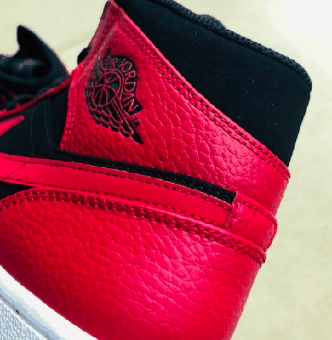 AIR JORDAN 1 MID黑红开箱测潮牌商城评 AIR JORDAN 1 MID黑红实物欣赏（AIR JORDAN 1 MID黑红开箱测评 AIR JORDAN 1 MID黑红实物欣赏）