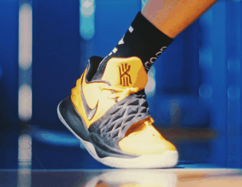 Nike Kyrie Lowa实战怎么潮牌信息样 Nike Kyrie Low配置怎么样（Nike Kyrie Lowa实战怎么样 Nike Kyrie Low配置怎么样）