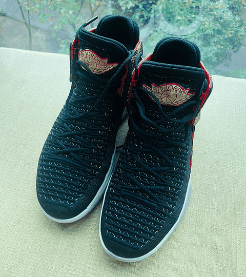 但是水晶底我还是不潮牌信息建议在水泥地上摩擦摩擦（AIR JORDAN 32 烟花优缺点 AIR JORDAN 32 烟花上脚感受）