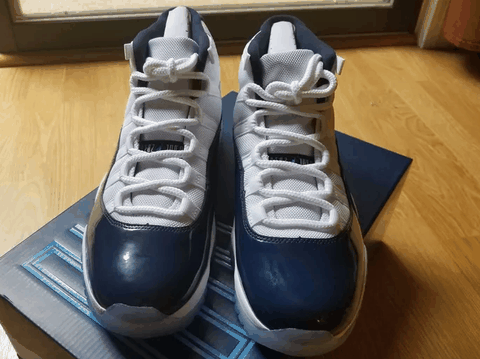 贼帅 AJ11海军蓝实物欣赏 整潮牌品牌体鞋身用了海军蓝与天空白相结合（AJ11海军蓝静态开箱 AJ11海军蓝实物欣赏）