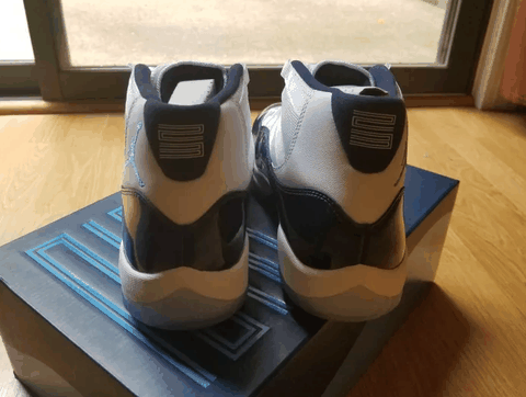 贼帅 AJ11海军蓝实物欣赏 整潮牌品牌体鞋身用了海军蓝与天空白相结合（AJ11海军蓝静态开箱 AJ11海军蓝实物欣赏）