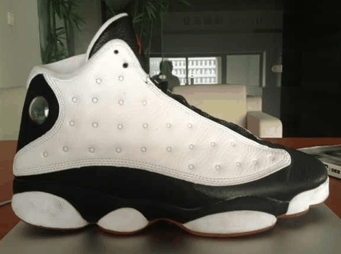 有些人喜潮牌品牌欢缓震胶（AJ13熊猫实战测评 AJ13熊猫偏码吗）